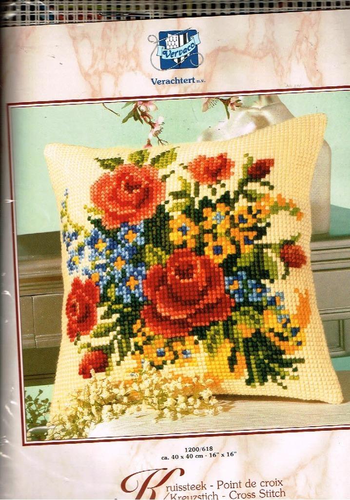 Cado vervaco borduurpakket kussen  diverse bloemen  118, Hobby en Vrije tijd, Borduren en Borduurmachines, Nieuw, Borduurpakket