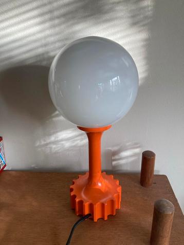 Oranje Space Age Tafellampje beschikbaar voor biedingen
