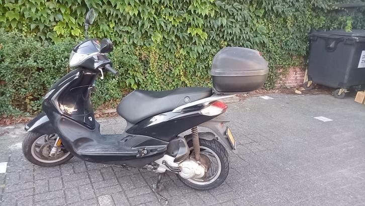 Piaggio Fly 4T 4V, met koffer, brom ( 60 km/uur ), Fietsen en Brommers, Scooters | Piaggio, Gebruikt, Fly, Benzine, Ophalen