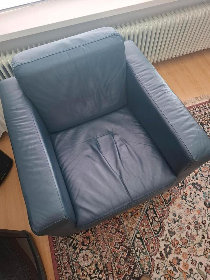 Blauwe leren fauteuil - Gebruikt, Huis en Inrichting, Fauteuils, Gebruikt, Leer, 75 tot 100 cm, Minder dan 75 cm, Ophalen