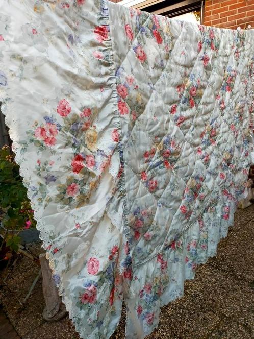 Tweepersoons sprei met volants, Huis en Inrichting, Slaapkamer | Beddengoed, Gebruikt, Tweepersoons, Ophalen of Verzenden