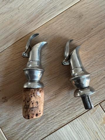 Twee antieke verzilverde sierkurken beschikbaar voor biedingen