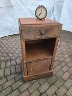 Stalen brocante kastje met wekker, Huis en Inrichting, Slaapkamer | Nachtkastjes, Ophalen, Gebruikt, Minder dan 45 cm, Metaal of Aluminium