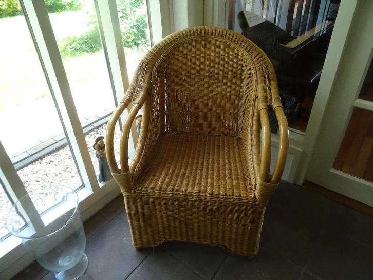 goede stevige rotan stoel, Huis en Inrichting, Stoelen, Gebruikt, Vijf, Zes of meer stoelen, Bruin, Ophalen