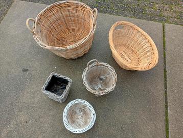 Diverse rieten manden - set van 5 beschikbaar voor biedingen