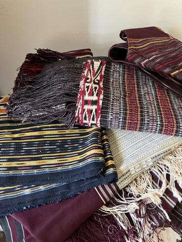 Collectie van 10 oude Ikats oa Sumatra Indonesië beschikbaar voor biedingen