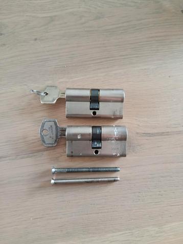 Cilinder sloten 30/30 mm skg** beschikbaar voor biedingen