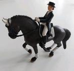 Schleich dressuurpaard met ruiter, Jongen of Meisje, Ophalen of Verzenden, Met geschilderd oornetje en bandages, Zo goed als nieuw