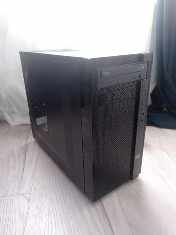 Cooler Master PC Behuizing met 2 Fans beschikbaar voor biedingen