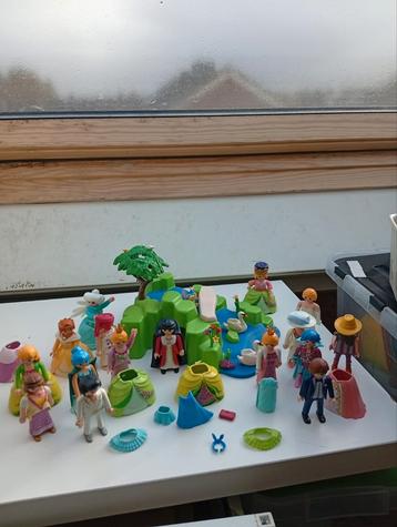 Grote partij Playmobil figuren en accessoires beschikbaar voor biedingen