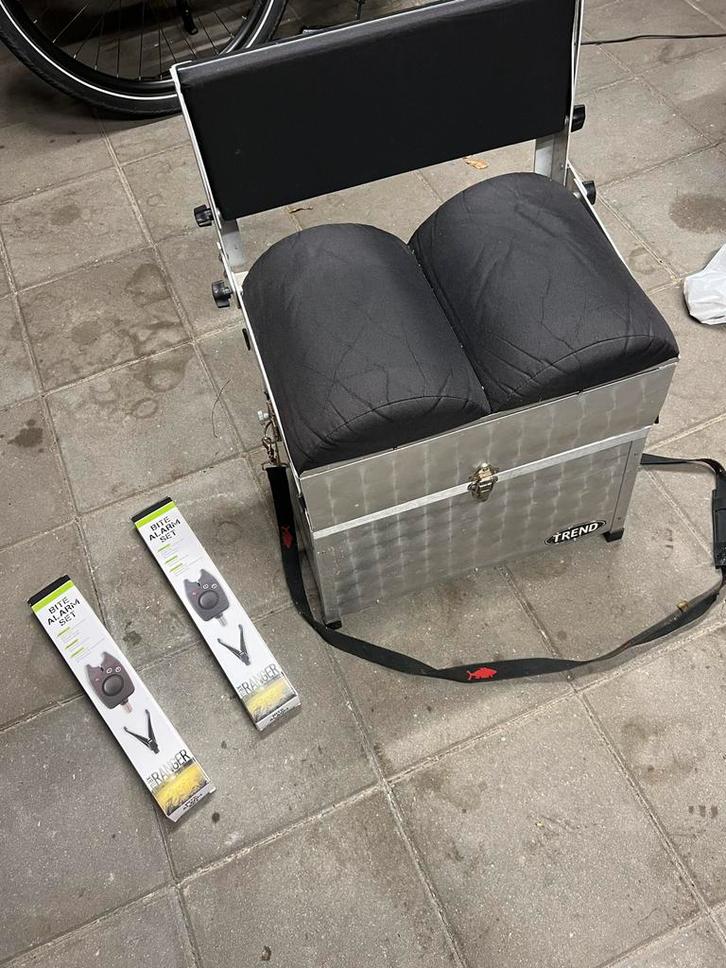 Viskoffer met inhoud, Watersport en Boten, Hengelsport | Karpervissen, Gebruikt, Complete set, Ophalen of Verzenden