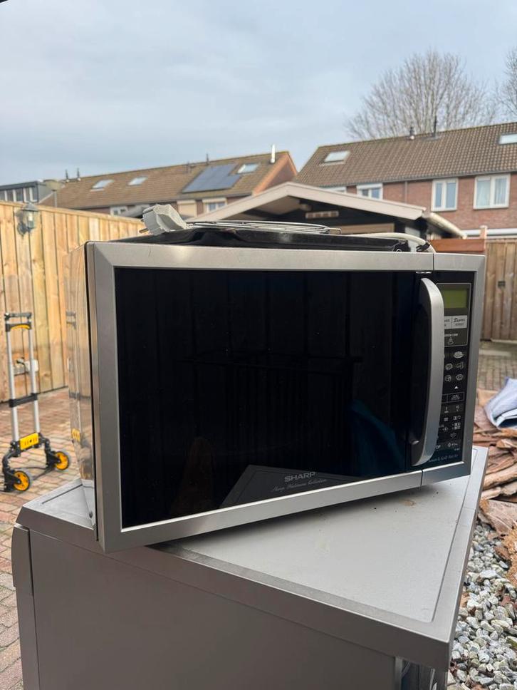 Sharp combi oven - Perfect voor snelle maaltijden!, Witgoed en Apparatuur, Magnetrons, Gebruikt, Vrijstaand, Combimagnetron, 45 tot 60 cm