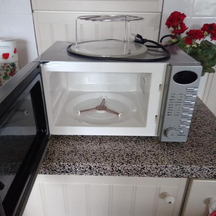 Medion vrijstaande combimagnetron in absolute nieuwstaat, Witgoed en Apparatuur, Magnetrons, Vrijstaand, Combimagnetron, 45 tot 60 cm