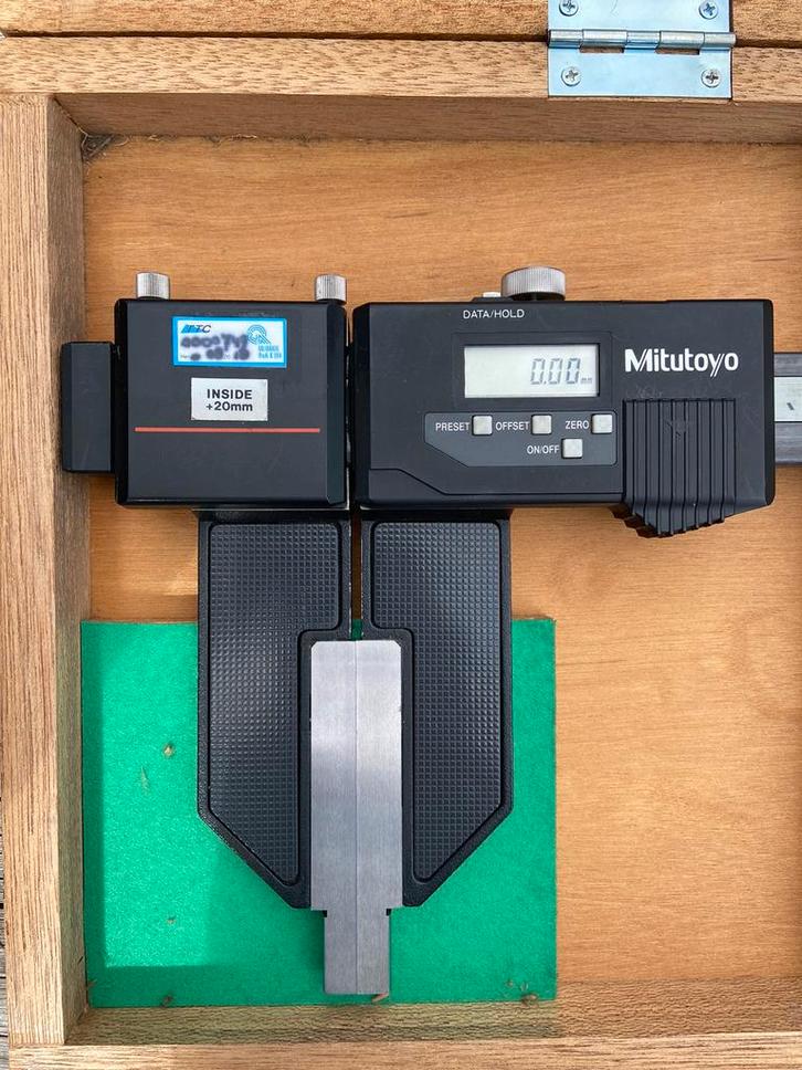 Mitutoyo Digitale Schuifmaat 552-305-10 2, Doe-het-zelf en Verbouw, Meetapparatuur, Zo goed als nieuw, Afstand, Ophalen