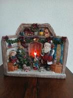 Kerst tafreel met licht op stroomnet hoogte 24 cm breedte 27, Diversen, Kerst, Ophalen of Verzenden