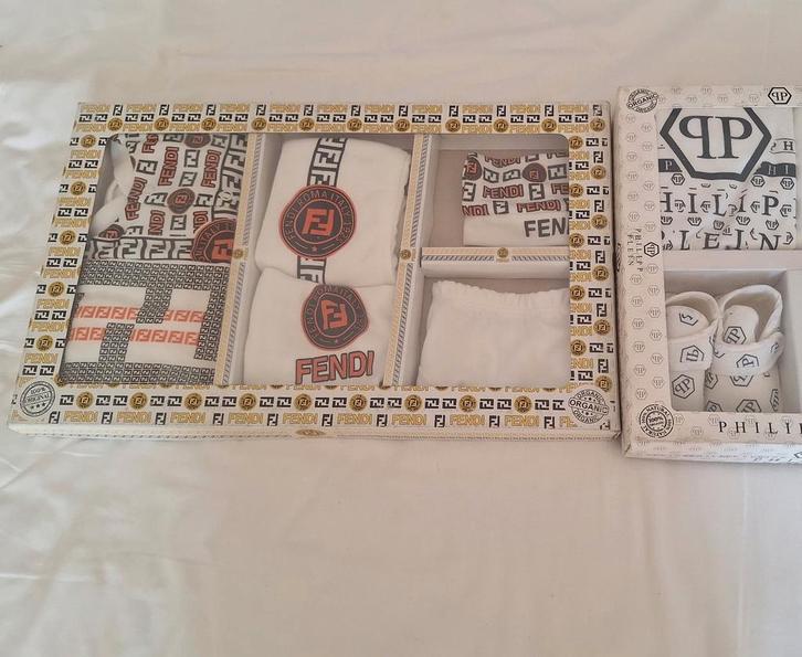 Baby kleding FENDI New born baby
AANBIEDING!!, Kinderen en Baby's, Babykleding | Baby-kledingpakketten, Ophalen of Verzenden
