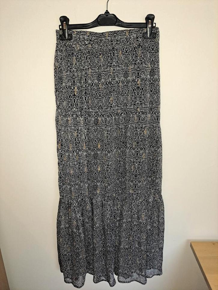 Milla Amsterdam Rok - Gouden Details maat S, Kleding | Dames, Rokken, Zo goed als nieuw, Maat 36 (S), Zwart, Onder de knie, Ophalen of Verzenden