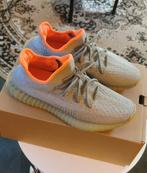 Yeezy boost 350 v2, Ophalen of Verzenden, Zo goed als nieuw