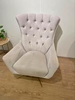 Relaxstoel taupe velour Chesterfield stijl messing poot, Huis en Inrichting, Fauteuils, Ophalen, Zo goed als nieuw, Stof, Chesterfield, holleywood regency