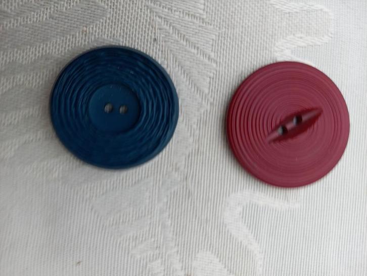 2 unieke knopen jaren 50, € 1,30 per stuk zijn nieuw!!, Hobby en Vrije tijd, Naaien en Fournituren, Nieuw, Knoop of Knopen, Ophalen of Verzenden