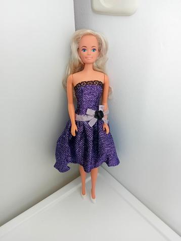 Vintage Barbie Pop - Paarse Jurk beschikbaar voor biedingen