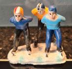 Kerstdorp figuur 3 schaatsers Elfstedentocht 3, Diversen, Kerst, Ophalen of Verzenden, Zo goed als nieuw