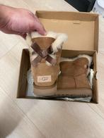 UGG Mini Bailey Bow II met strik maat 36 nieuw in doos, UGG, Beige, Lage of Enkellaarzen, Nieuw