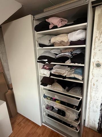Witte ikea kast met schuifdeuren