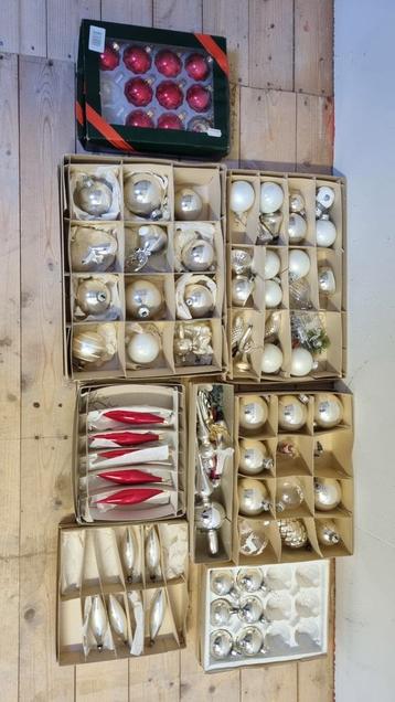 5 doosjes  kerstballen jaren70 beschikbaar voor biedingen