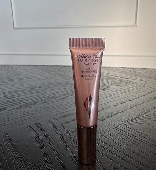Charlotte Tilbury beauty light wand highlighter pillow talk, Sieraden, Tassen en Uiterlijk, Uiterlijk | Cosmetica en Make-up, Nieuw