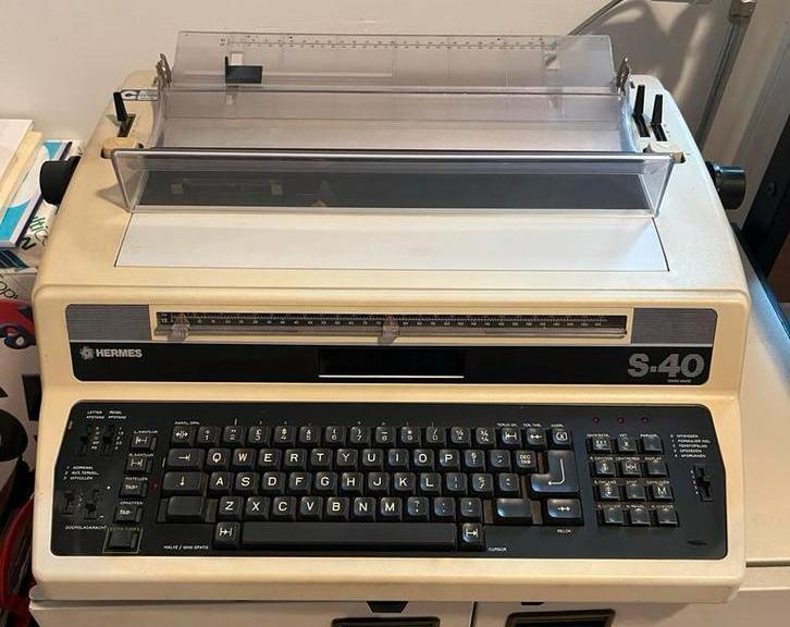 Elektronische schrijf- en stencilmachine, Verzamelen, Elektronische Apparatuur, Computers en Rekenmachines, Ophalen