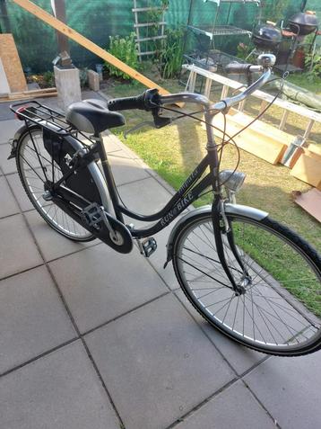Fiets te koop beschikbaar voor biedingen