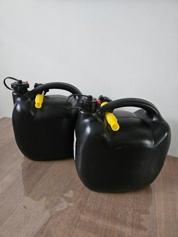 2x Brandstof 5 liter jerrycan zwart beschikbaar voor biedingen