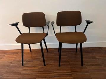 Vintage revolt stoelen van Friso Kramer beschikbaar voor biedingen