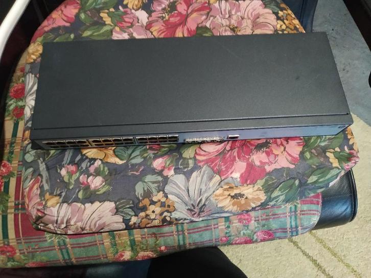 HP Switch V1910-24G 24-port Switch, Computers en Software, Netwerk switches, Gebruikt, Ophalen of Verzenden