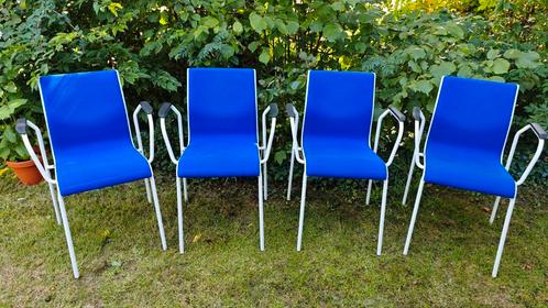 Vier blauwe design stoelen met armleuningen, Huis en Inrichting, Stoelen, Gebruikt, Vier, Hout, Metaal, Stof, Blauw, Ophalen of Verzenden
