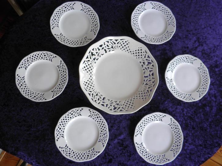 bordjes en schaal van opengewerkt porselein, Antiek en Kunst, Antiek | Porselein, Ophalen