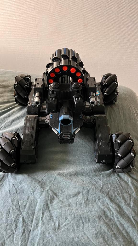 Elektrische auto silvergear shooting.fearless armor, Kinderen en Baby's, Speelgoed | Speelgoedvoertuigen, Zo goed als nieuw, Afstandsbediening