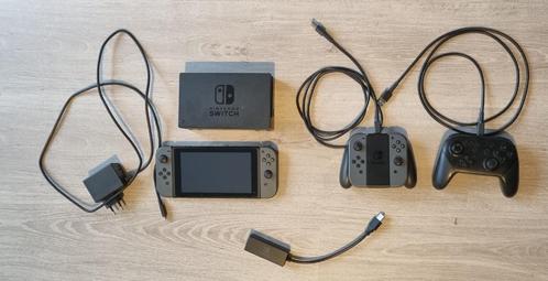 Nintendo Switch + assesoires, Spelcomputers en Games, Spelcomputers | Nintendo Switch, Zo goed als nieuw, Switch Original, Met 3 controllers of meer