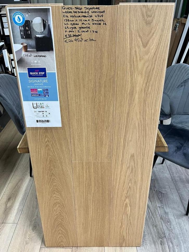 Waterbestendig Laminaat Eik Natuur Vernist 9mm dik 4V, Huis en Inrichting, Stoffering | Vloerbedekking, Nieuw, Laminaat, Bruin