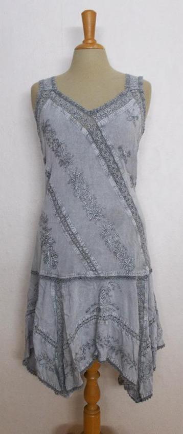 Apart Ibiza/hippie jurkje met borduursels en veter op rug! M beschikbaar voor biedingen