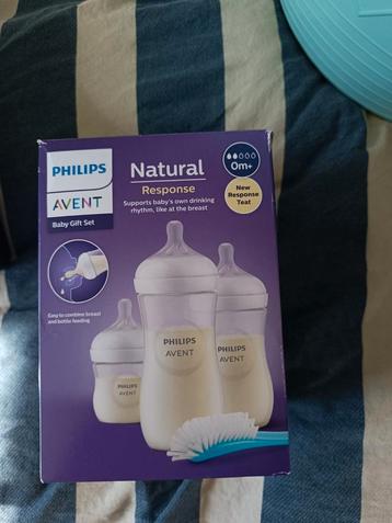 Nieuw set avent flessen met borstel  beschikbaar voor biedingen