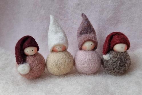 Winter kabouter popje Seizoenstafel Vrije School ook steker, Hobby en Vrije tijd, Vilt, Nieuw, Figuurtje(s), Wolvilt, Verzenden