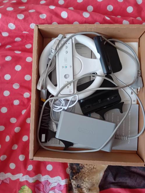 Modded wii u met doos, Spelcomputers en Games, Spelcomputers | Nintendo Wii, Zo goed als nieuw, Met 2 controllers, Met games, Ophalen of Verzenden