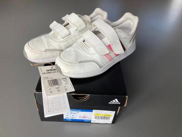 Stoere Adidas sneakers - maat 31 - wit met roze strepen