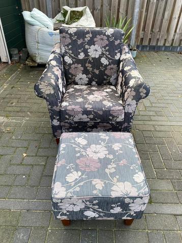 Twee prima fauteuils en hooker Gratis af te halen beschikbaar voor biedingen