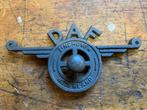 2 x DAF legertruck emblemen, Verzamelen, Militaria | Algemeen, Ophalen of Verzenden, Landmacht, Nederland, Embleem of Badge
