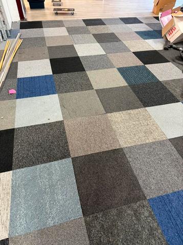 Tapijttegels 50x50 125m2 beschikbaar voor biedingen