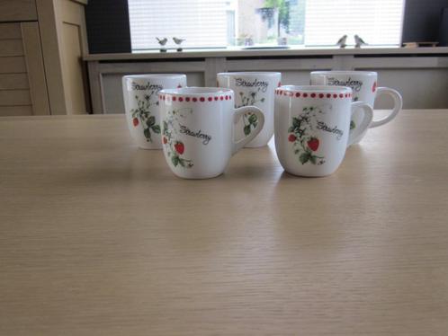 Ter Steege Jet 5 kopjes met aardbeien D6,5cm H8cm, Huis en Inrichting, Keuken | Servies, Zo goed als nieuw, Overige typen, Effen