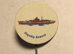 Metalen SLAGSCHIP BISMARCK Speld (Rood/Blauw/Wit)., Verzenden, Zo goed als nieuw, Transport, Speldje of Pin